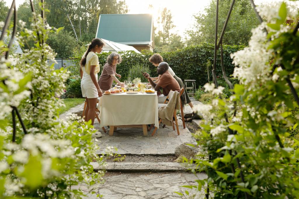 repas conviviaux jardin