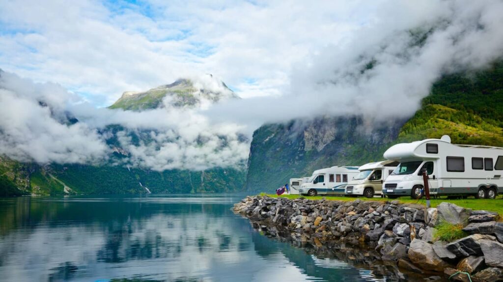 camping car paysage lac montagne