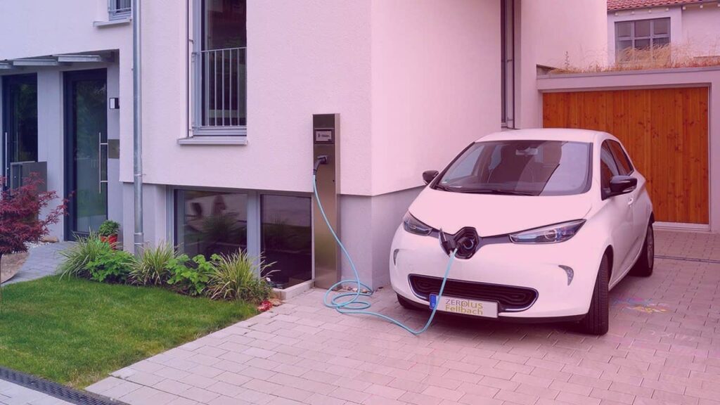 recharger une voiture électrique à la maison