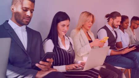 Trouver un emploi grâce à son téléphone portable : comment faire ? Trouver un emploi grâce à son téléphone portable