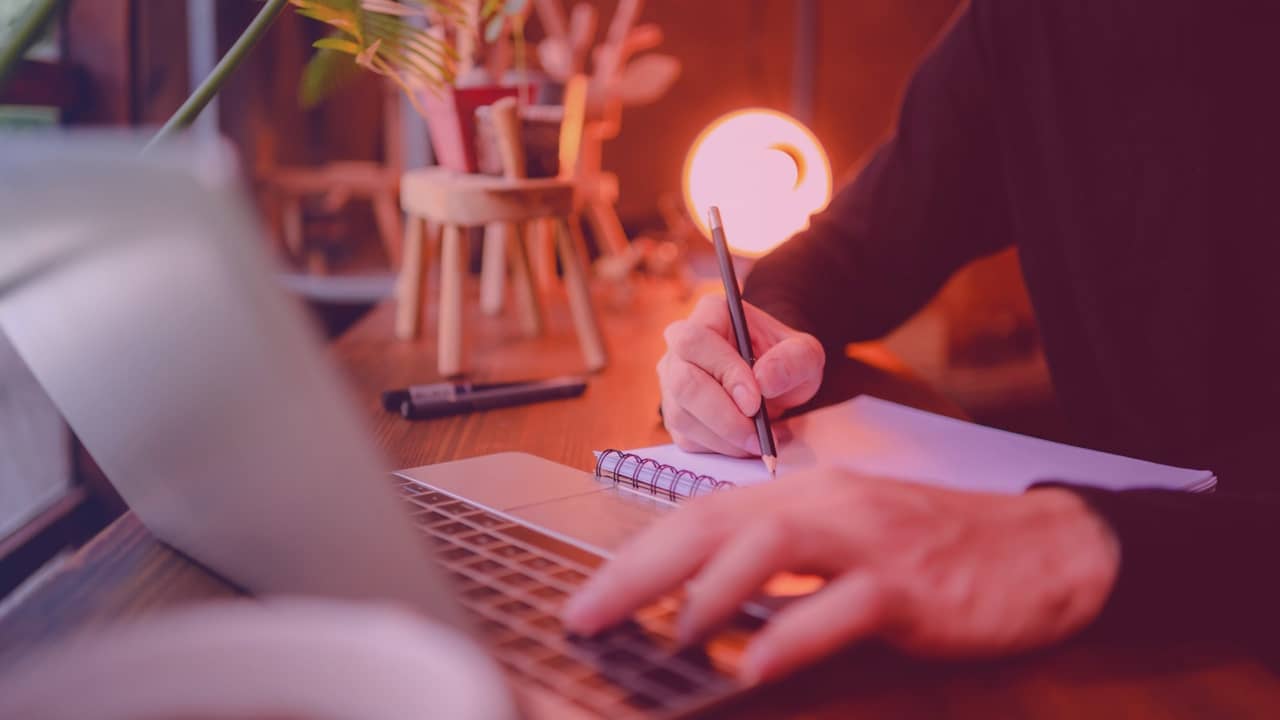 Comment les écrivains peuvent protéger leurs œuvres en ligne ?