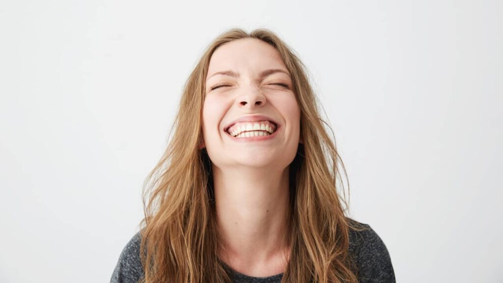 Les différents types de sourires : voici ce qu’ils révèlent vraiment de vous femme sourire