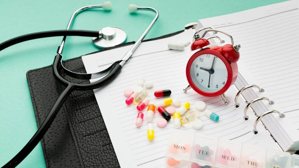 Maladies chroniques : pourquoi il y en a de plus en plus ? medicaments pilulier réveil