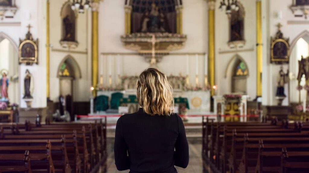 femme eglise