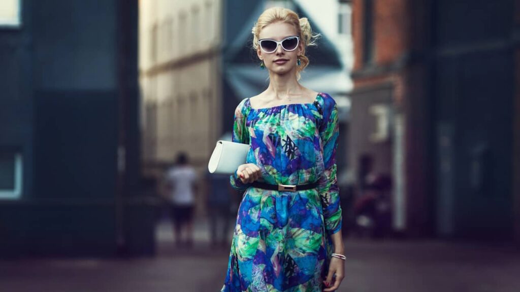 femme robe elegante