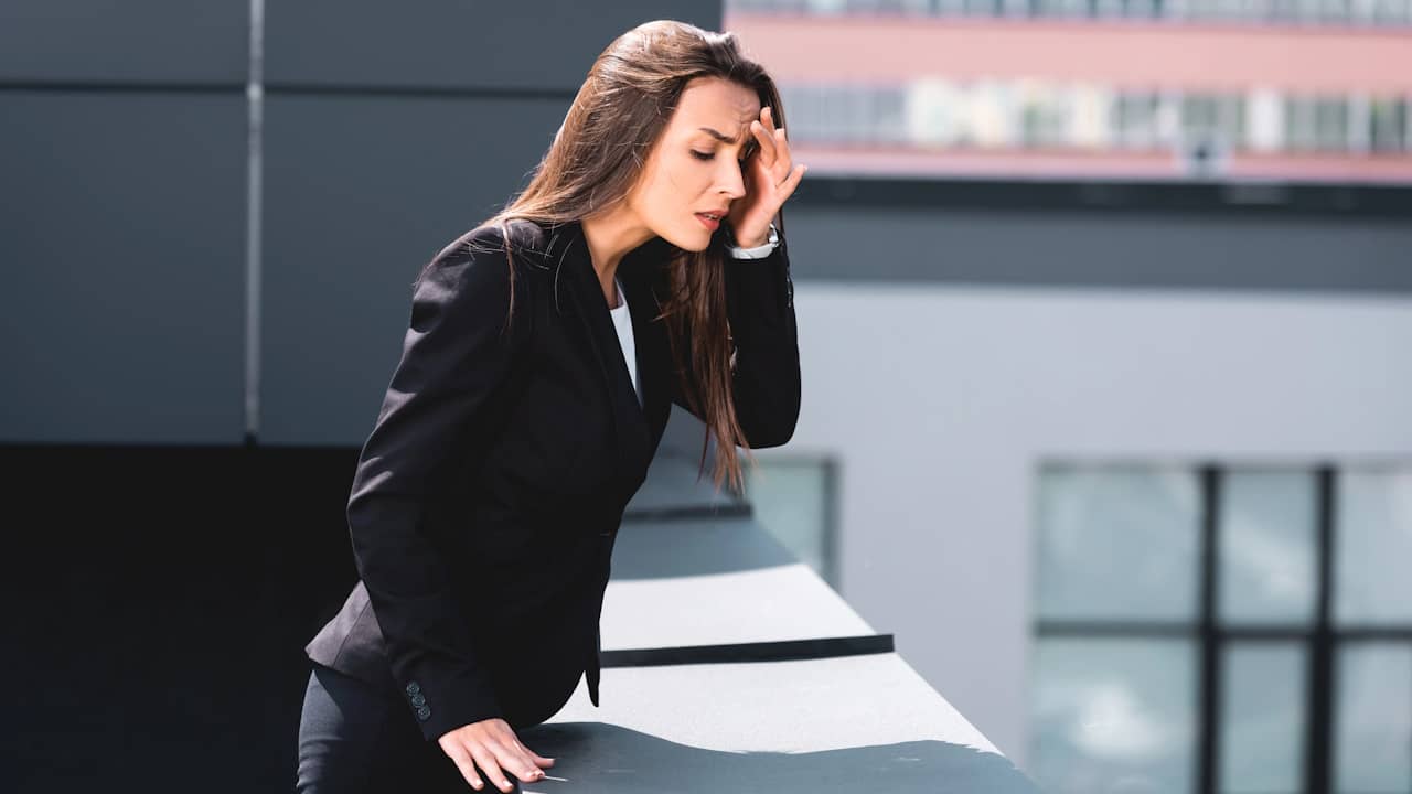 femme haut immeuble peur du vide