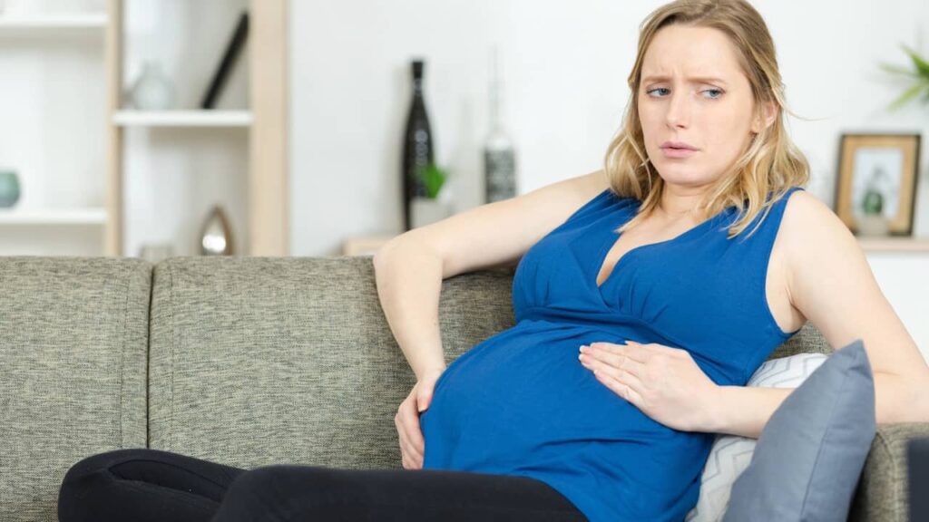 femme enceinte inquiete