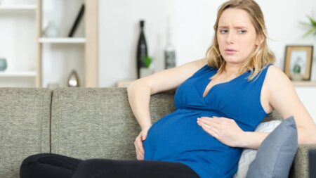 Pourquoi certaines femmes font-elles de gros bébés alors qu’elles sont fines ? femme enceinte inquiete
