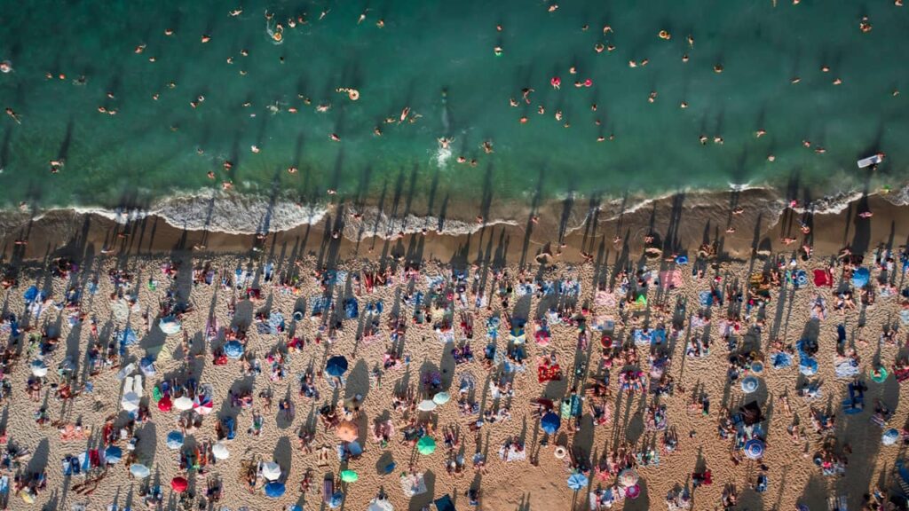 plage mer nombreux vacanciers